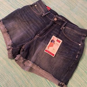 💥NWT Women’s Jean Shorts!🔥